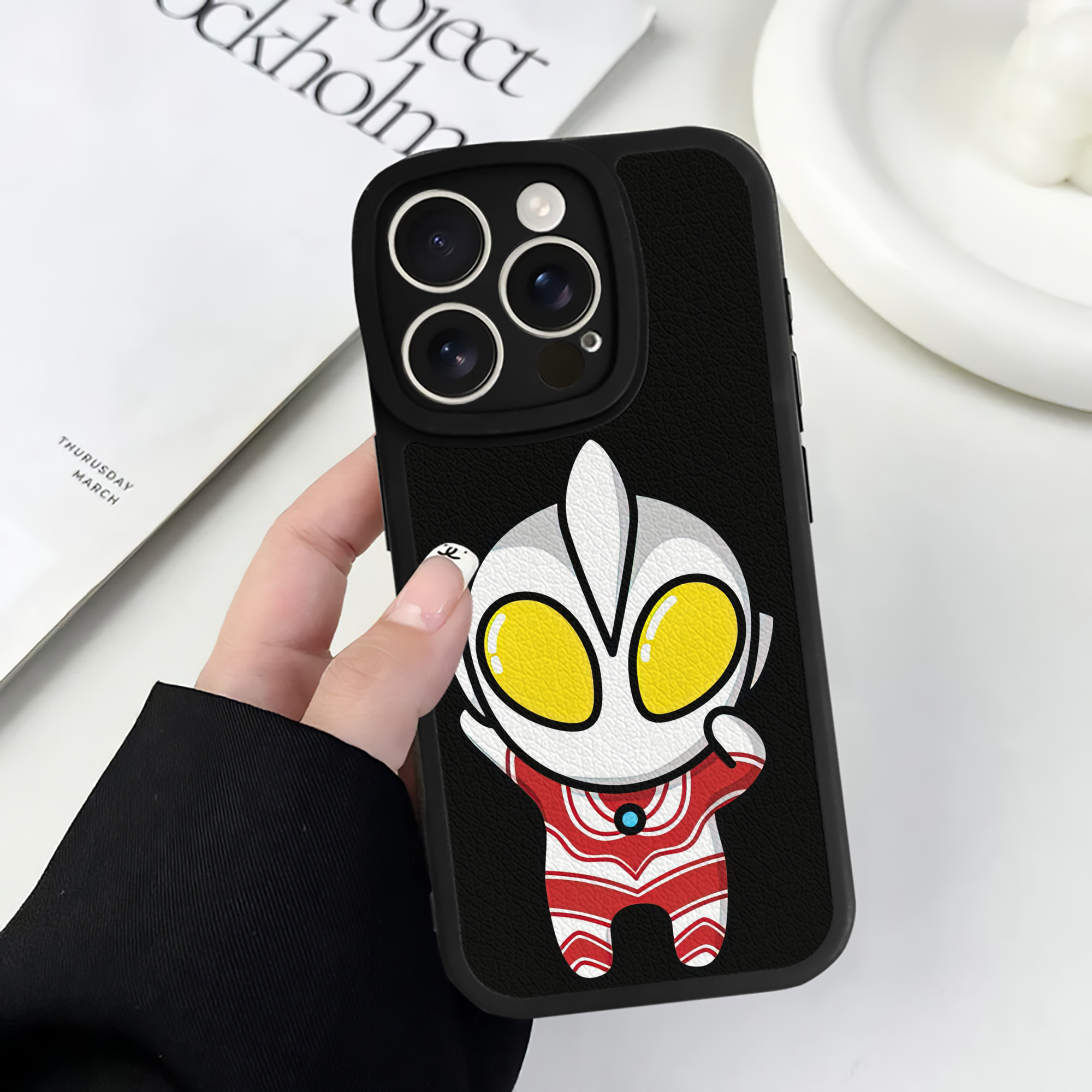 （画像用） ウルトラマン Ultraman 【iPhone 16シリーズ対応】シリコンスマホケース（レザー調） 材質：シリコン